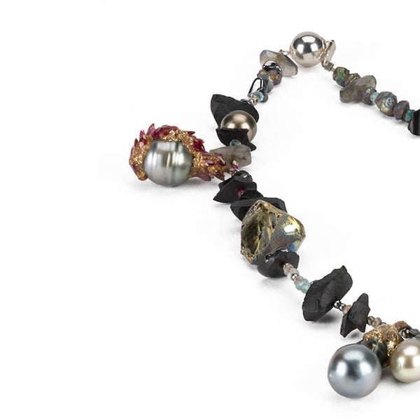 The Lucky Pearl Necklace Left